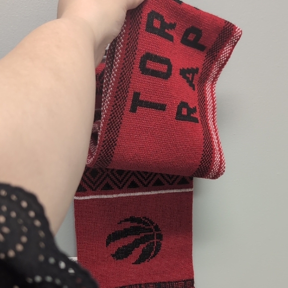 Raptors Scarf - Picture 3 of 4